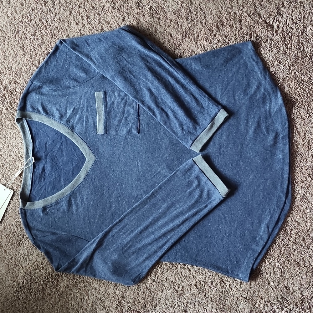 Womens v neck trim basic top sz XL